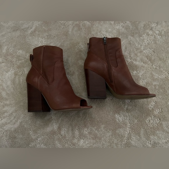 STEVE MADDEN Open Toe Booties. - Picture 6 of 10